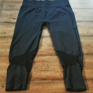NEW Fabletics Capri leggings